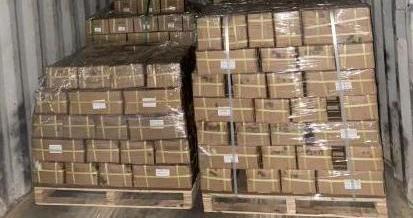 jacarta custombers exportam um contêiner para peças de escavadeira
