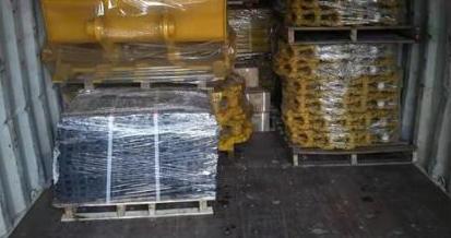 clientes filipinos exportam um contêiner de peças de escavadeira
